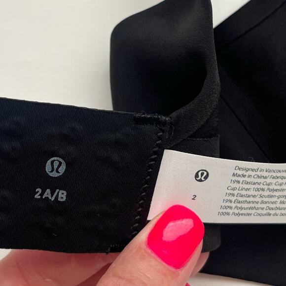 Lululemon in alignment bra black 2 NWT - Picture 8 of 9